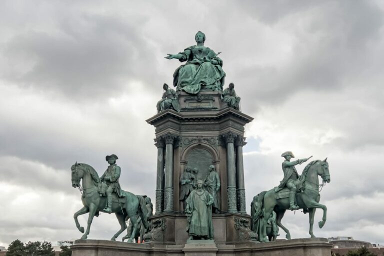 Marie Thérèse et son monument